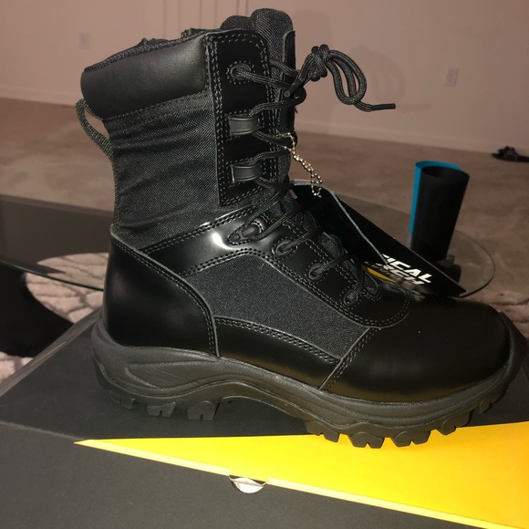 Brand new boots - Picture 1 of 3